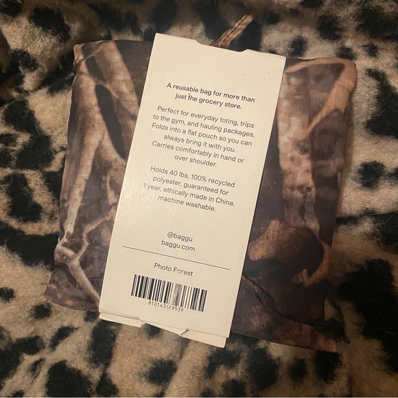 standard baggu in (controversial) photo forest! - Picture 2 of 3